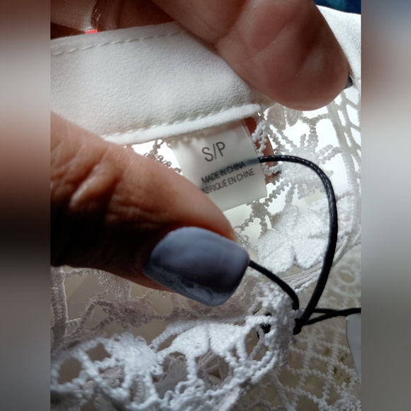 T Tahari V-Neck Crochet Bell-Sleeve Top Size S/P - Picture 10 of 12